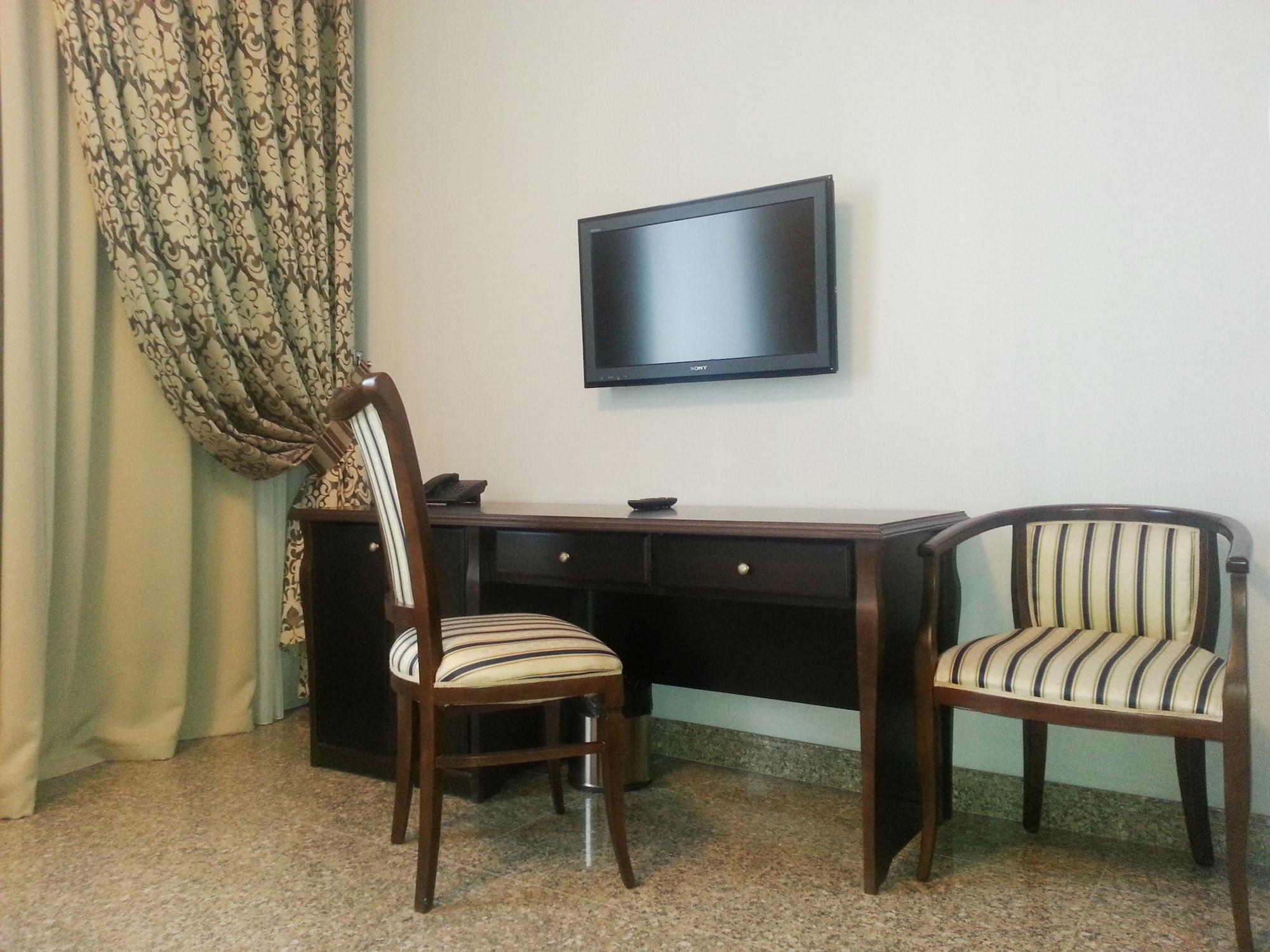 Royal Petrol Hotel Taldykorgan Bagian luar foto