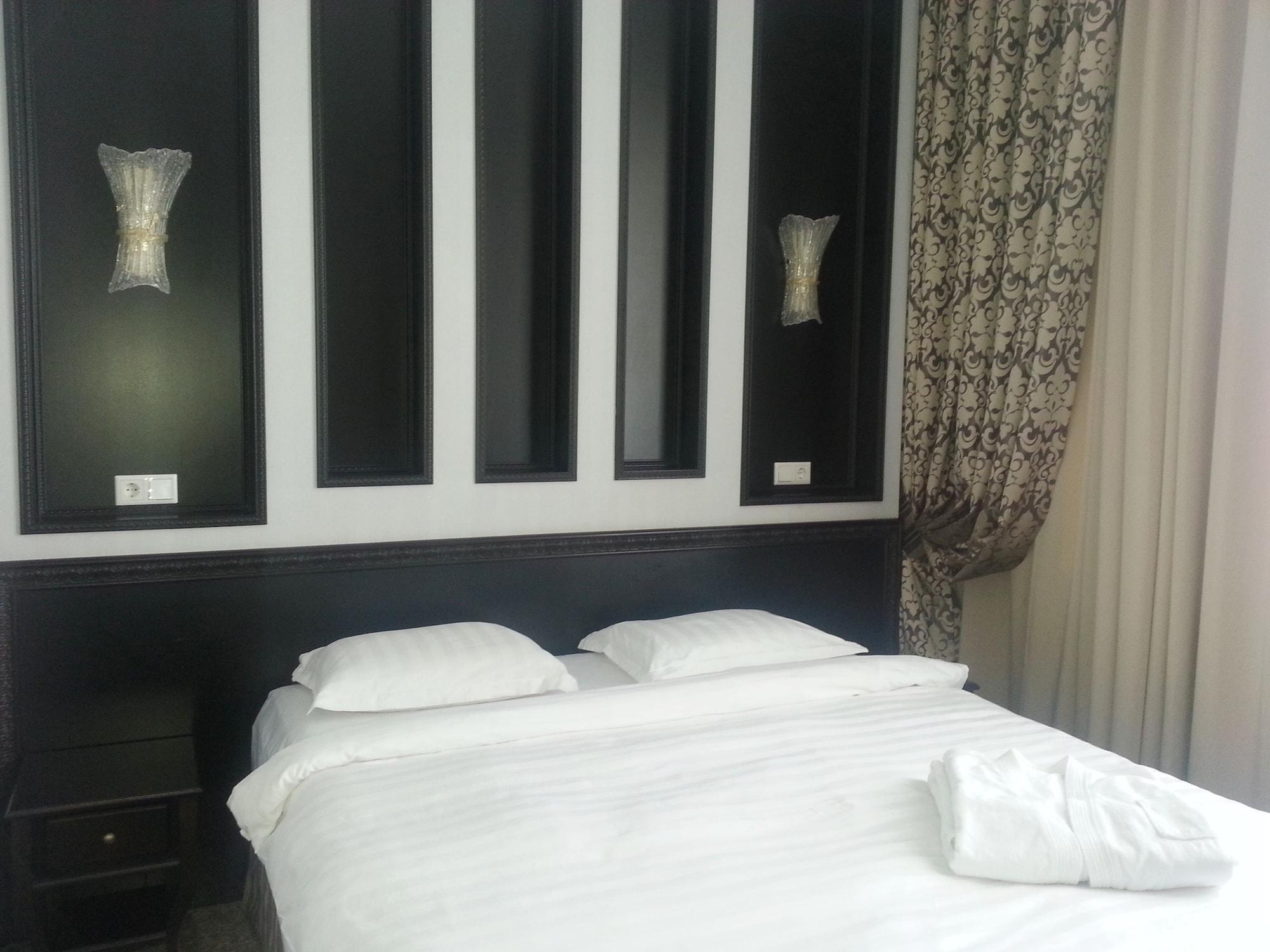 Royal Petrol Hotel Taldykorgan Bagian luar foto