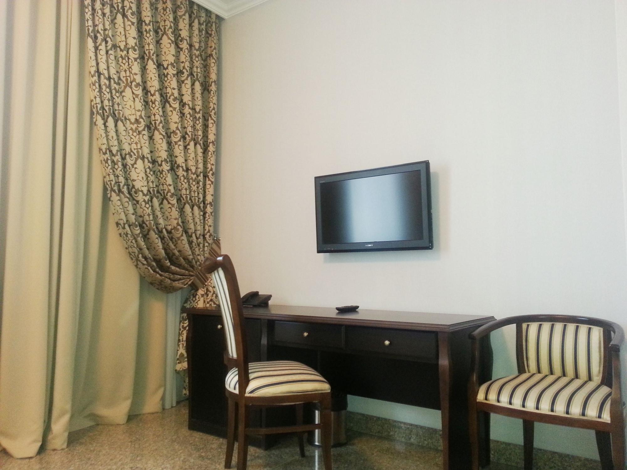 Royal Petrol Hotel Taldykorgan Bagian luar foto